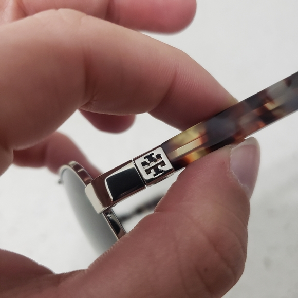 Tory burch aviator sunglasses like new - Picture 2 of 5